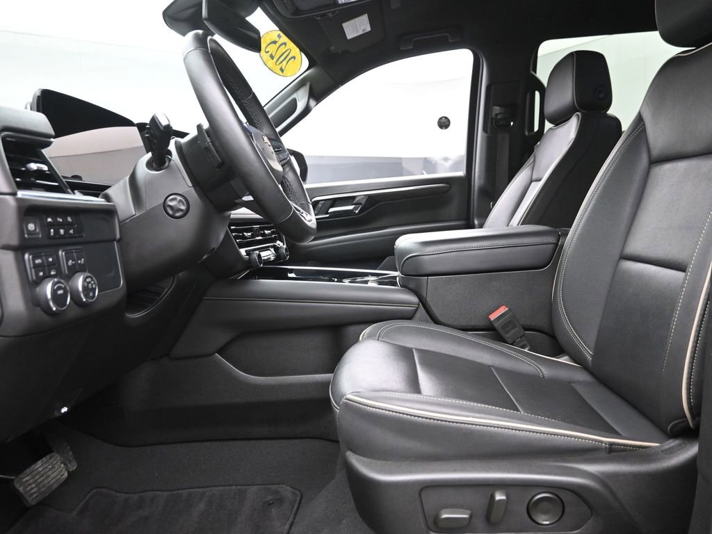 Used 2025 Chevrolet Tahoe Premier AWD/4WD image 14