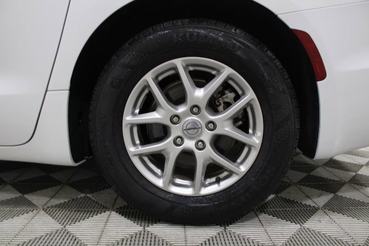 Used 2024 Chrysler Pacifica Touring-L image 48