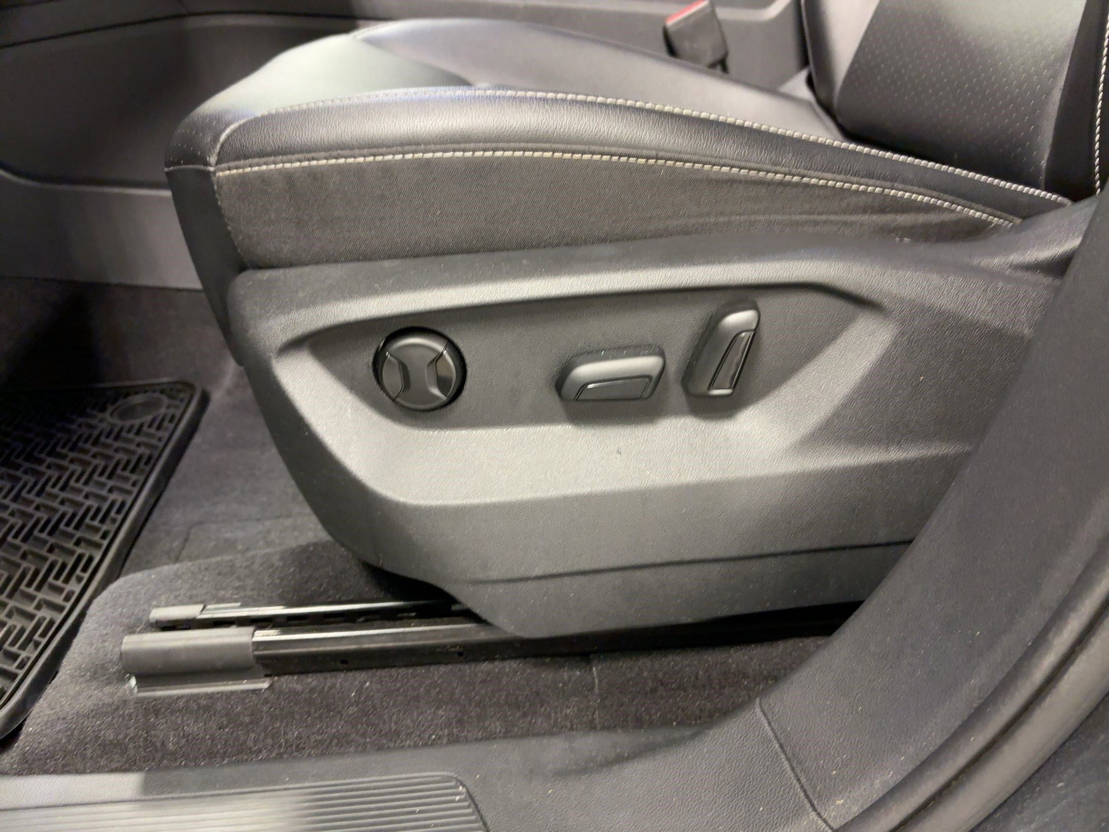 Used 2021 Volkswagen Atlas SE image 12