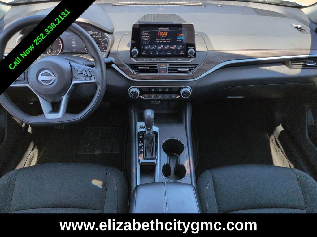 Used 2025 Nissan Altima 2.5 SV FWD image 14