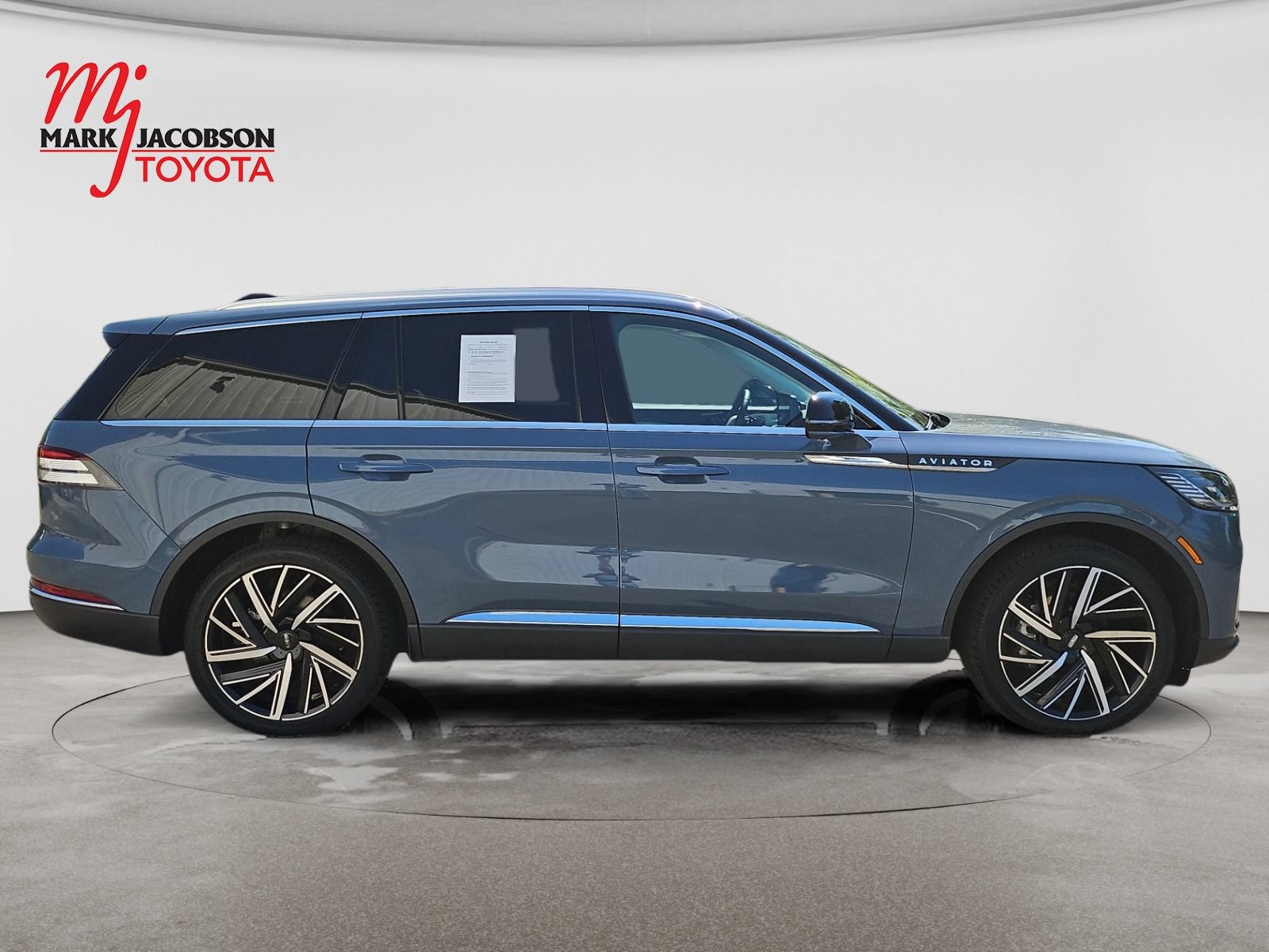 Used 2025 Lincoln Aviator Reserve w/ Equipment Group 201A AWD/4WD image 4
