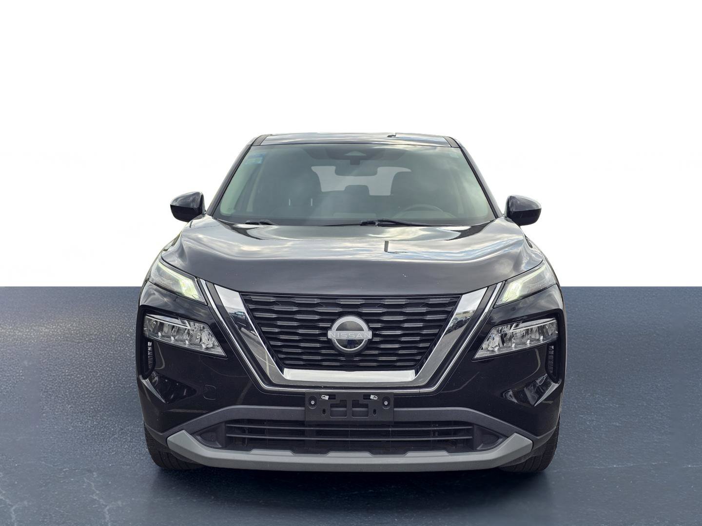 Used 2023 Nissan Rogue SV image 2