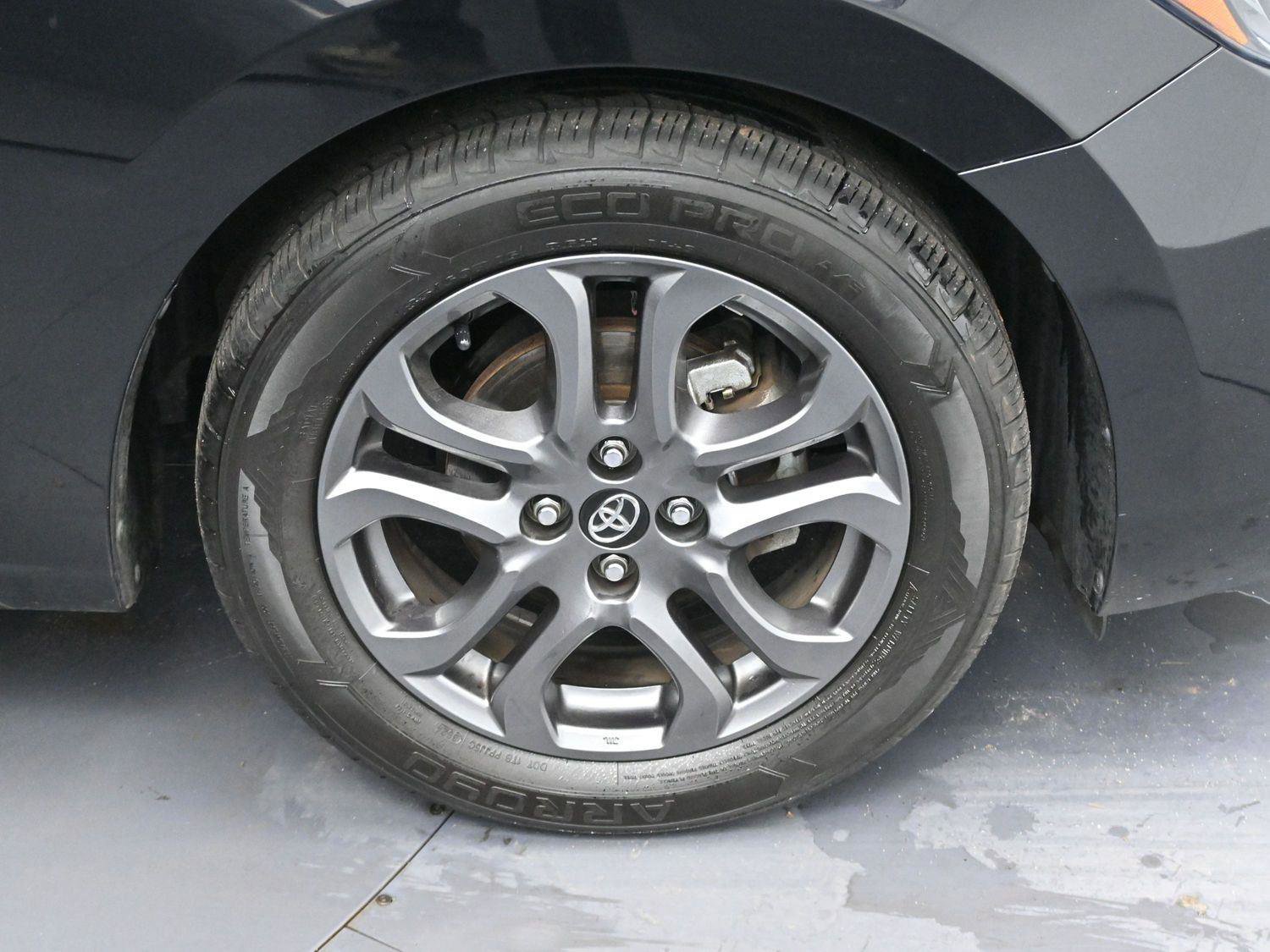 Used 2020 Toyota Yaris LE image 30