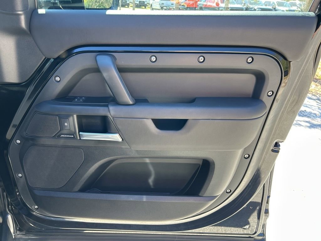 Used 2025 Land Rover Defender 110 S image 41