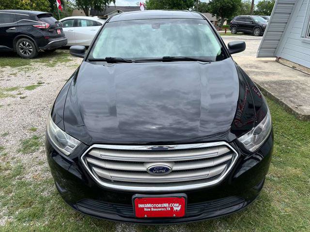 Used 2016 Ford Taurus SE FWD image 2
