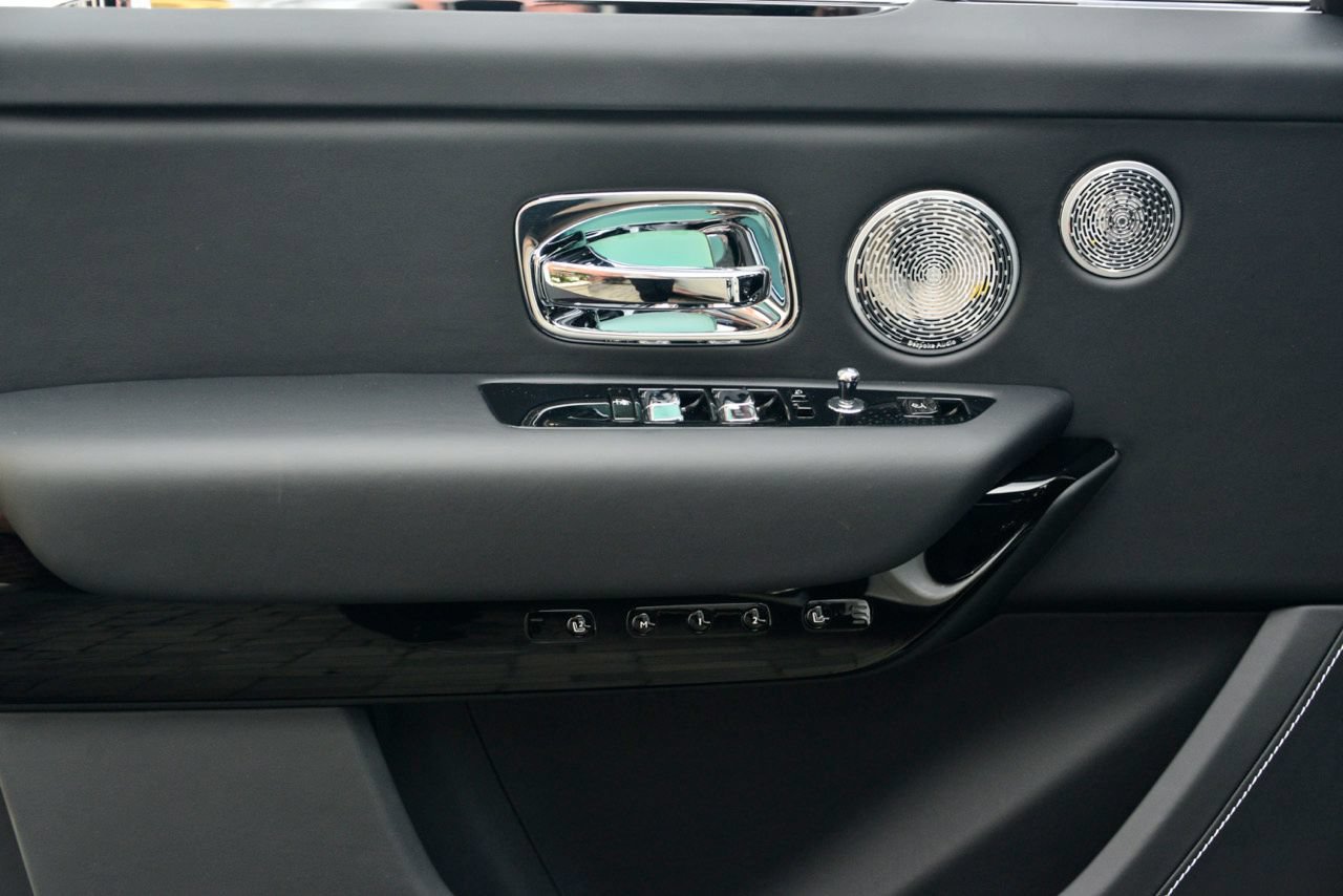 Certified 2023 Rolls-Royce Cullinan w/ Technology Package AWD/4WD image 11