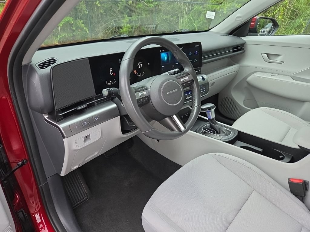 Used 2025 Hyundai Kona SEL FWD image 17