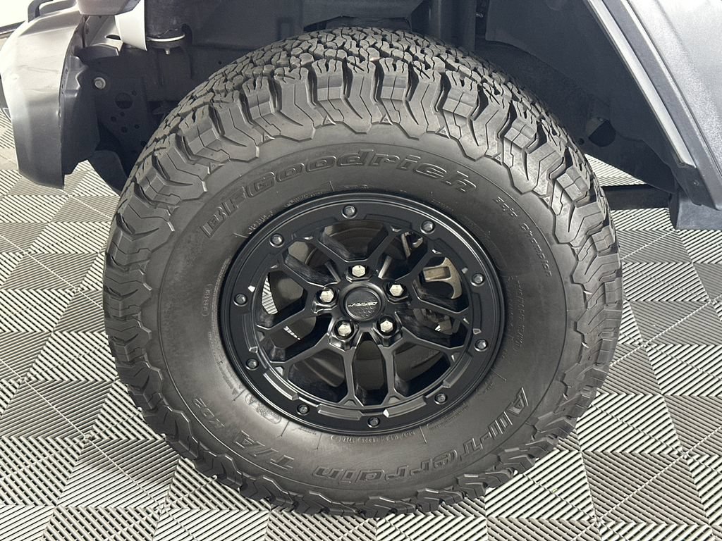 Used 2022 Jeep Wrangler Unlimited Sport w/ Xtreme Recon 35" Tire Package AWD/4WD image 11