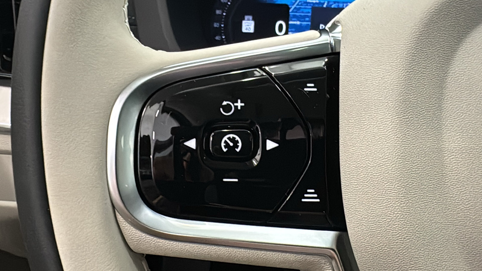 New 2026 Volvo XC60 B5 Ultra w/ Protection Package Premier AWD/4WD image 13