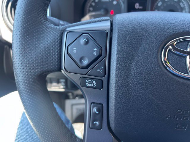 Used 2022 Toyota Tacoma TRD Off-Road w/ Technology Package AWD/4WD image 23