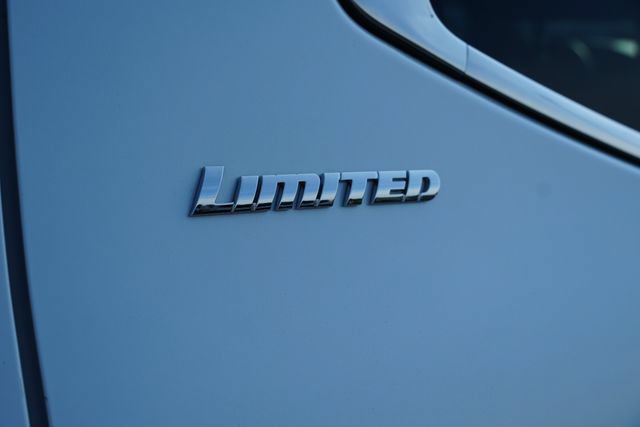 Used 2025 Toyota Tundra Limited AWD/4WD image 9