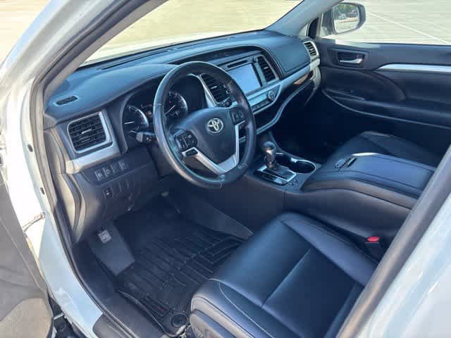 Used 2019 Toyota Highlander XLE FWD image 9