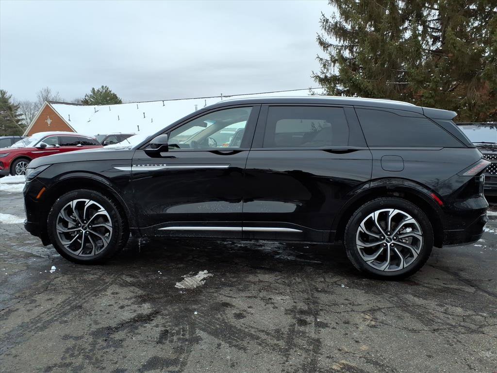 Certified 2024 Lincoln Nautilus Reserve w/ Equipment Group 202A image 4