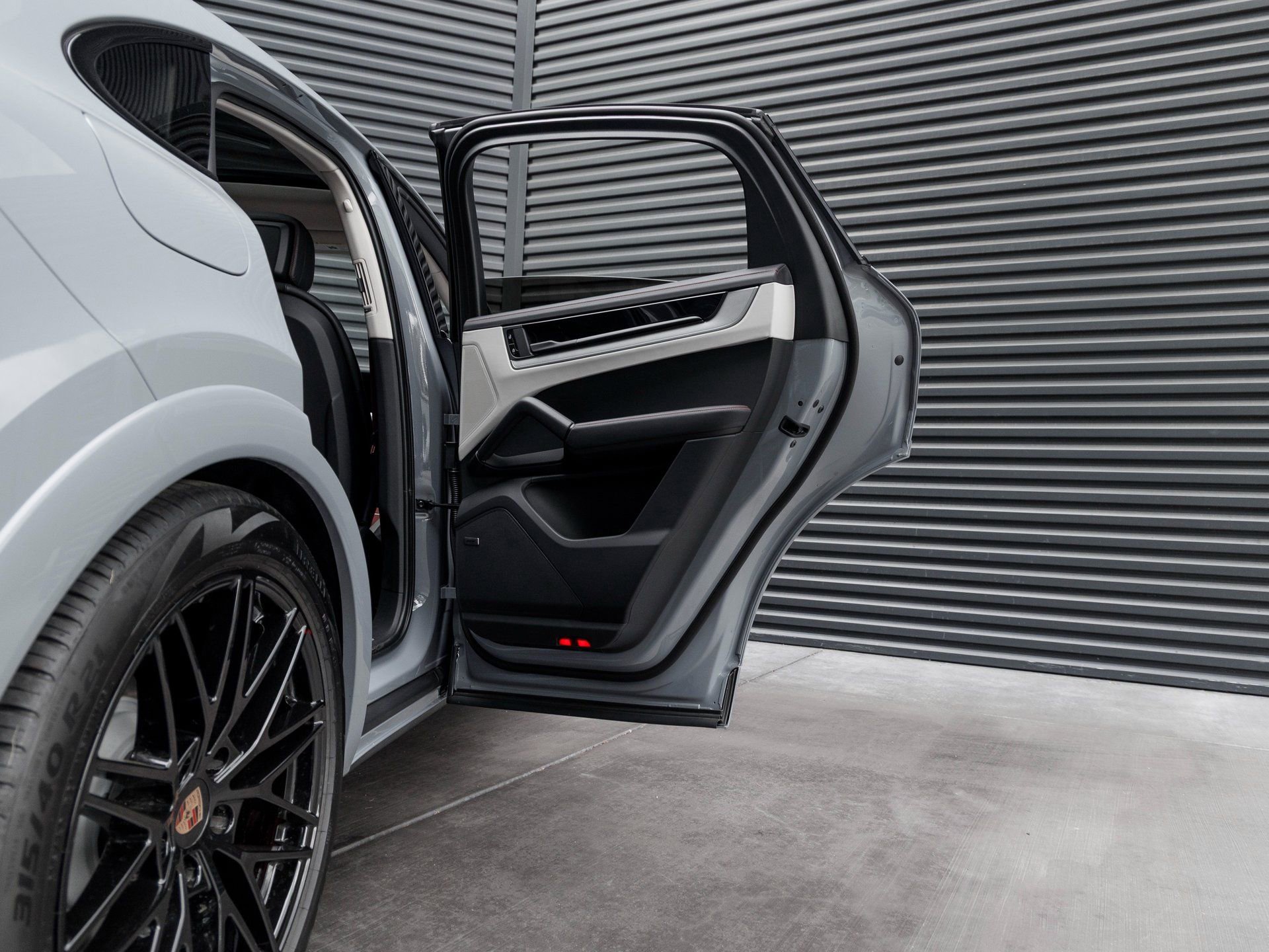 New 2026 Porsche Cayenne S image 33