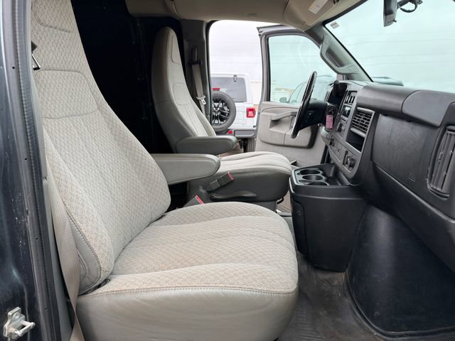 Used 2017 Chevrolet Express 2500 image 27
