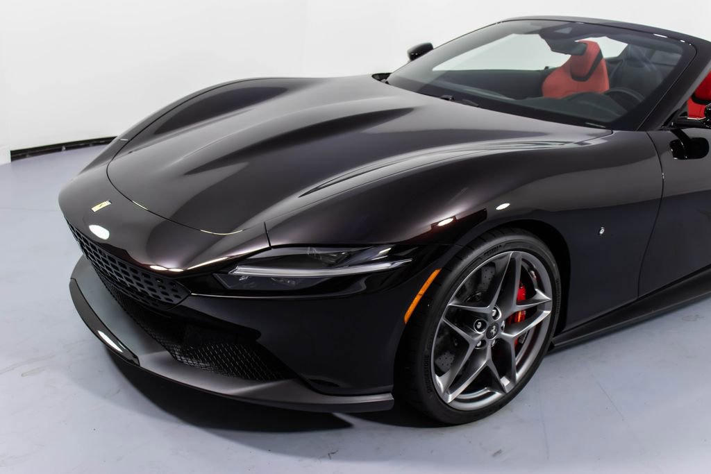 Certified 2025 Ferrari Roma Spider RWD image 31