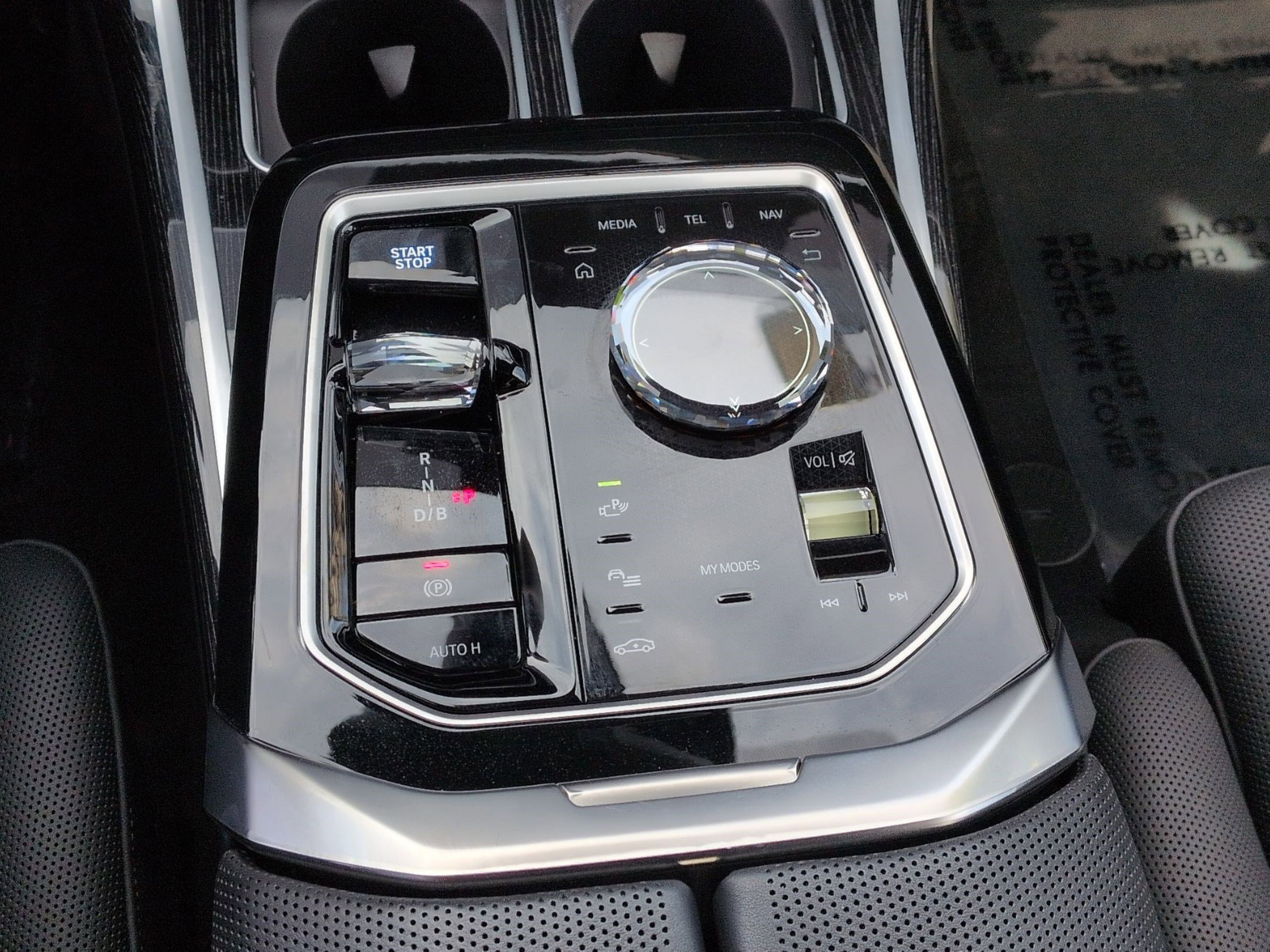 Used 2025 BMW i7 xDrive60 w/ Executive Package image 26