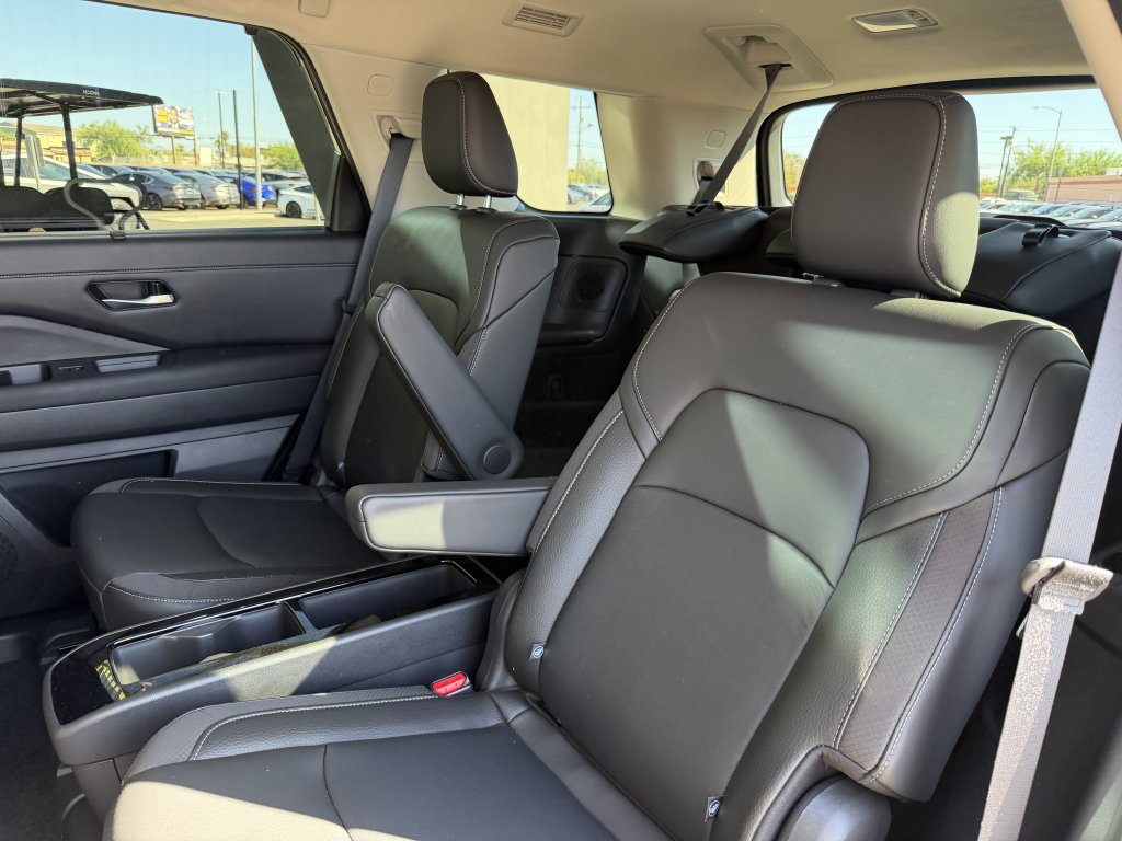 Used 2025 Nissan Pathfinder SL w/ SL Premium Package FWD image 35