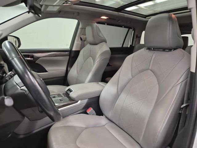 Used 2021 Toyota Highlander Platinum FWD image 23
