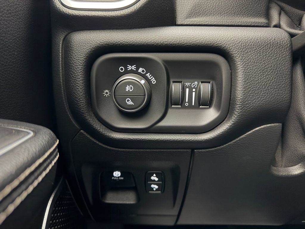 Used 2022 RAM 1500 Laramie AWD/4WD image 30