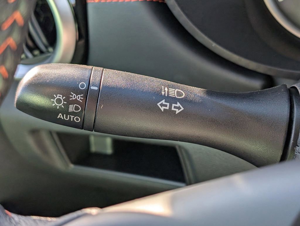 New 2025 Nissan Versa SR w/ Trunk Package image 17