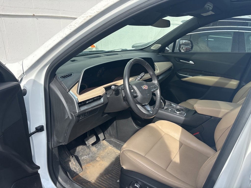 Used 2024 Cadillac XT4 Premium Luxury image 7