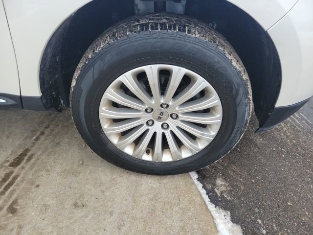 Used 2014 Lincoln MKX AWD w/ Olive Ash Wood Package image 16