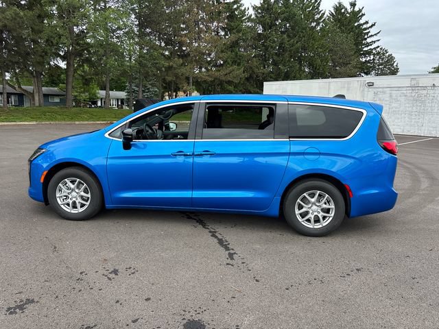 New 2027 Chrysler Pacifica Select w/ Family Tech Group FWD image 3