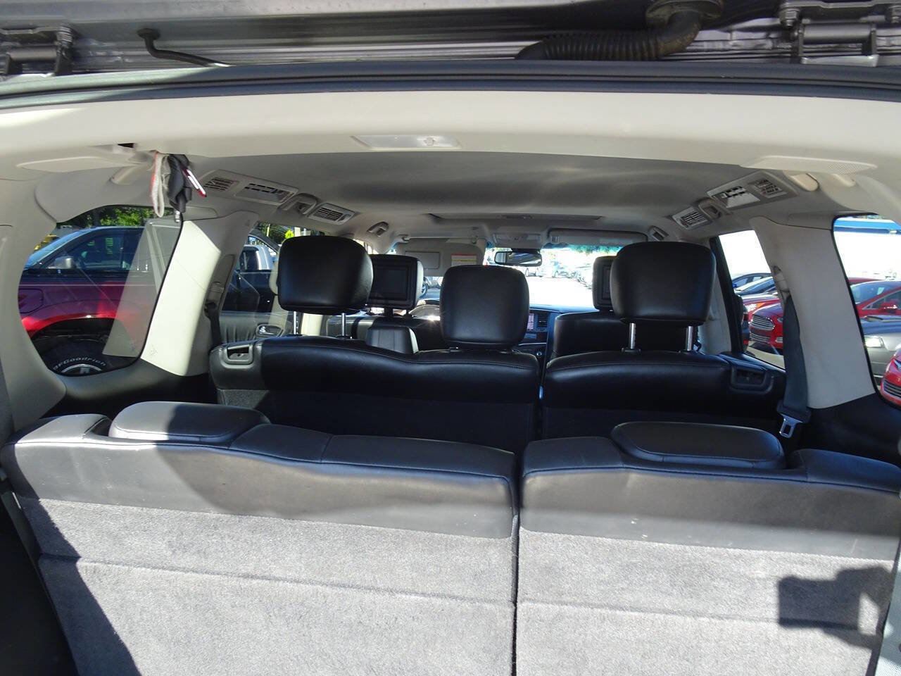 Used 2012 INFINITI QX56 4WD w/ Deluxe Touring Pkg image 19