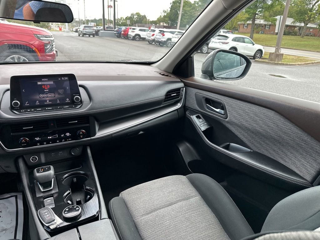 Used 2023 Nissan Rogue SV image 13