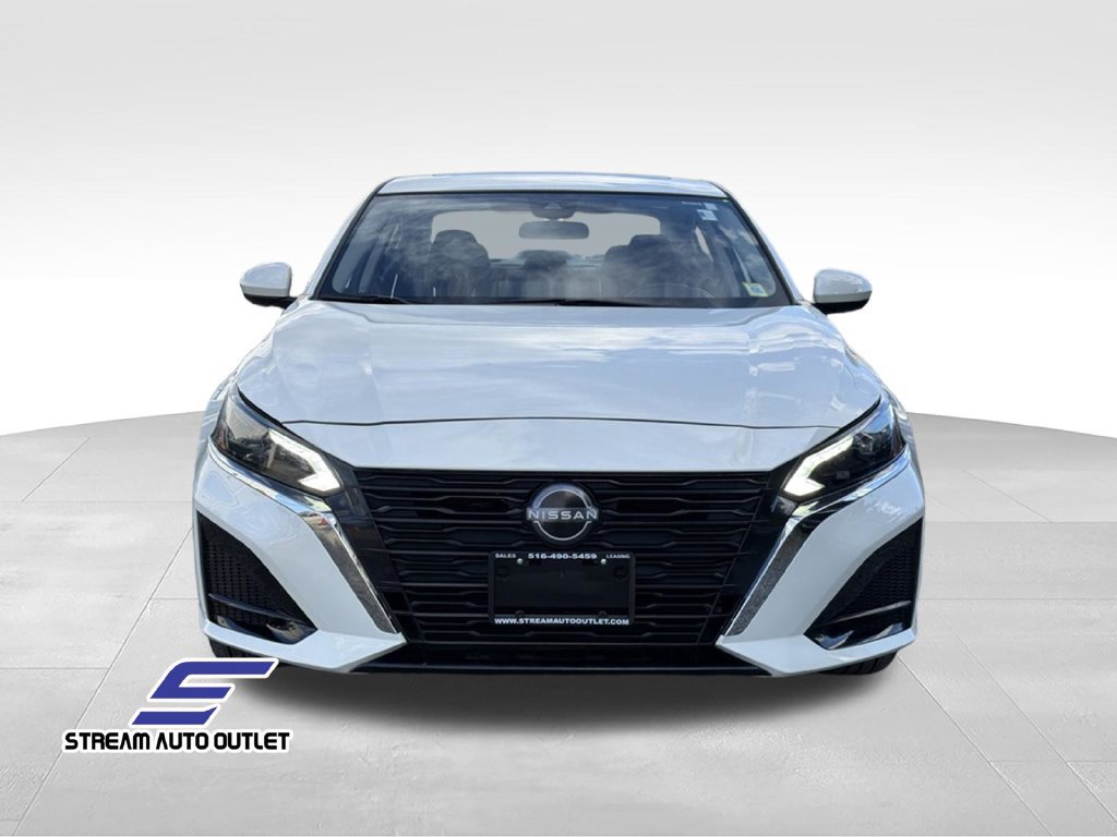 Used 2024 Nissan Altima 2.5 SV w/ SV Premium Package AWD/4WD image 2