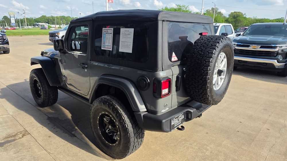 Used 2023 Jeep Wrangler Sport AWD/4WD image 3