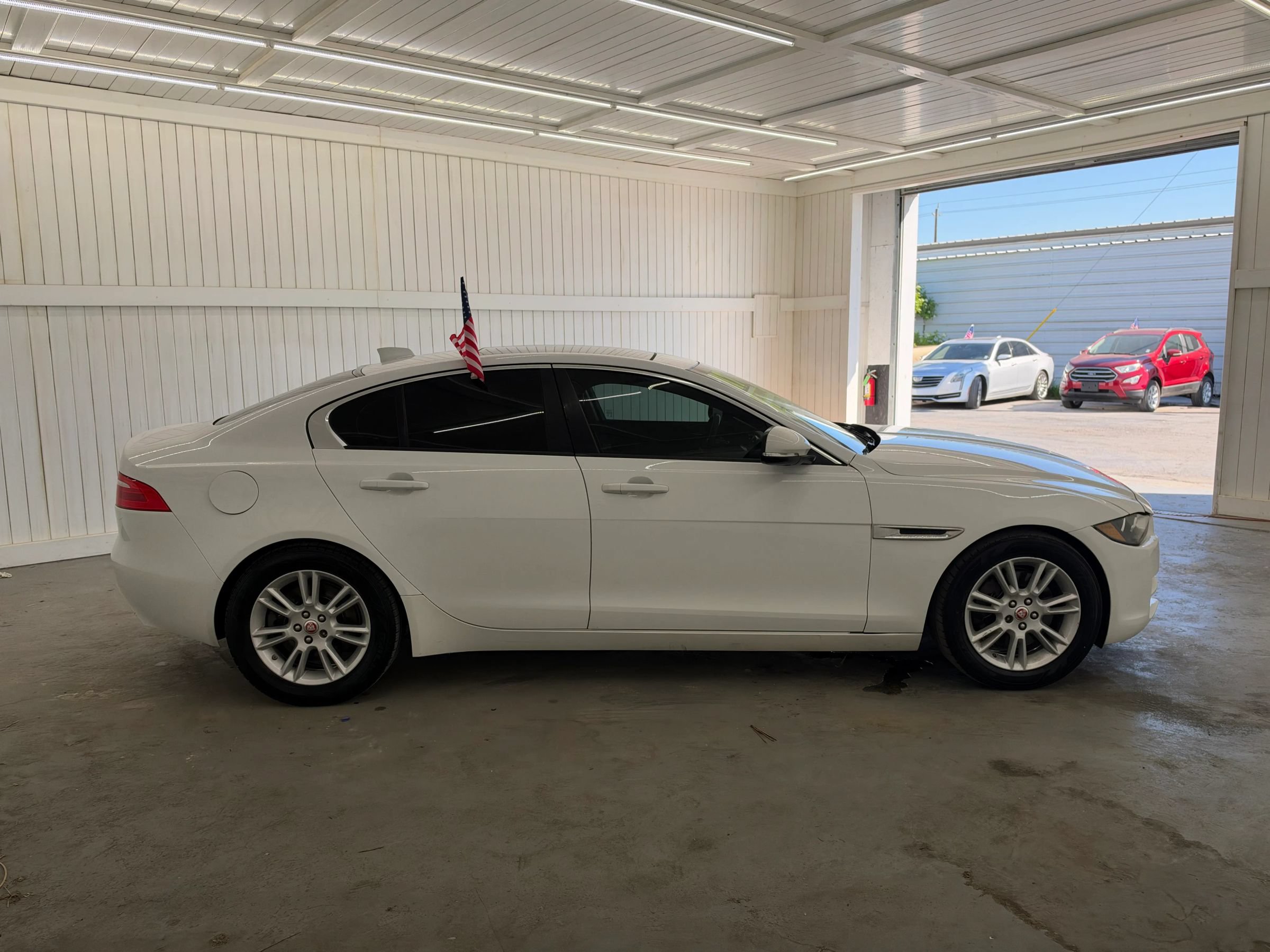 Used 2017 Jaguar XE Premium RWD image 4