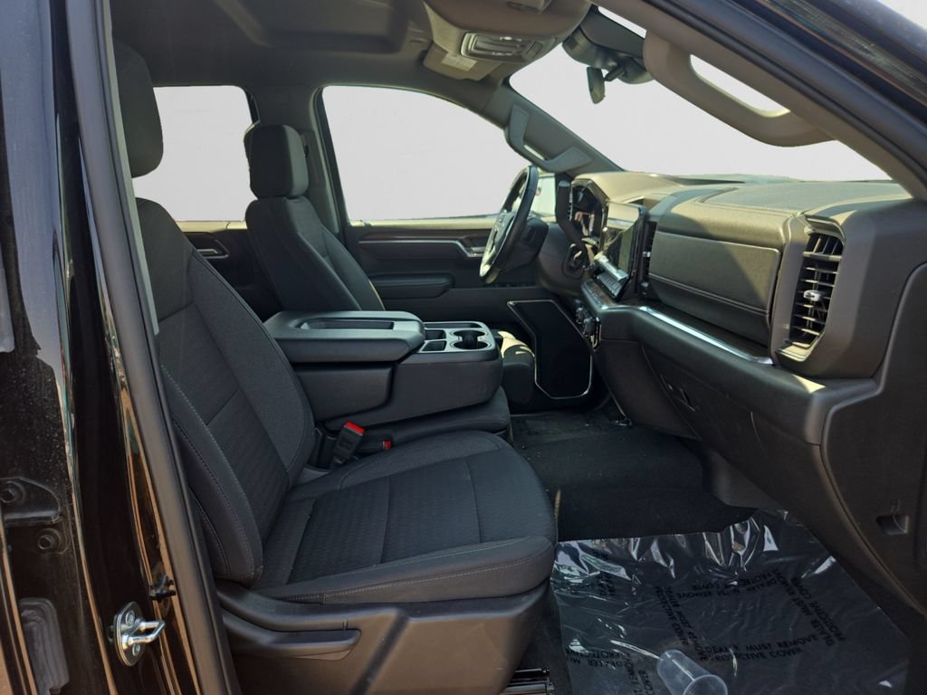 Used 2025 Chevrolet Silverado 1500 LT AWD/4WD image 16