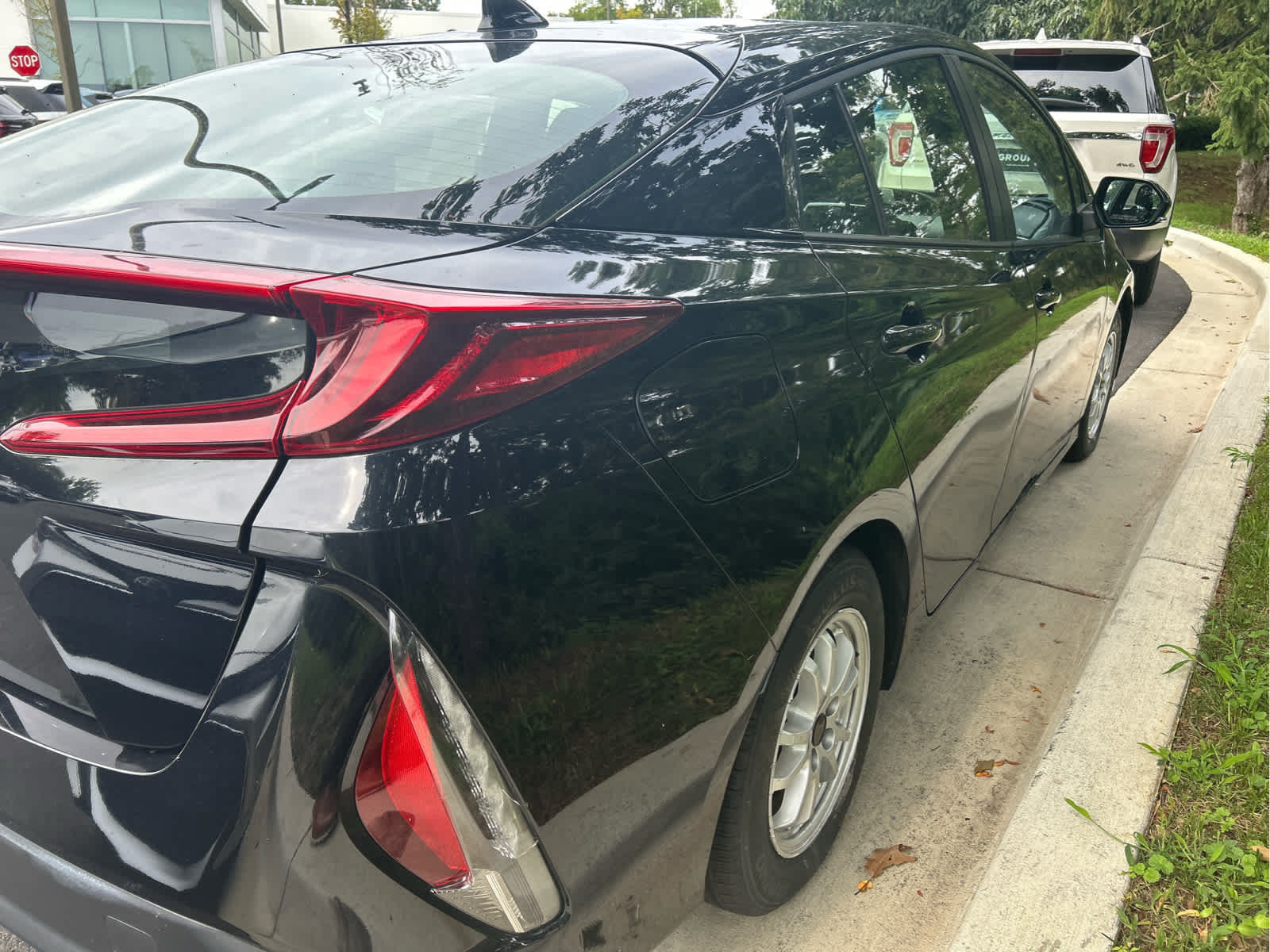 Used 2022 Toyota Prius Prime LE FWD image 4