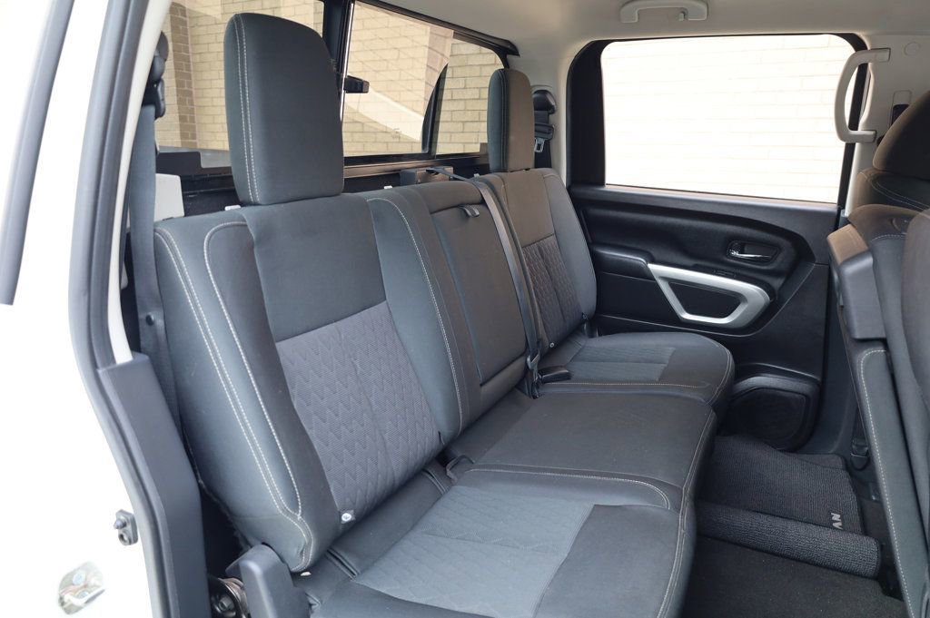 Used 2018 Nissan Titan SV image 23