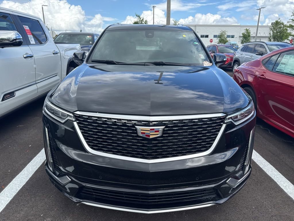 Used 2023 Cadillac XT6 Premium Luxury image 2