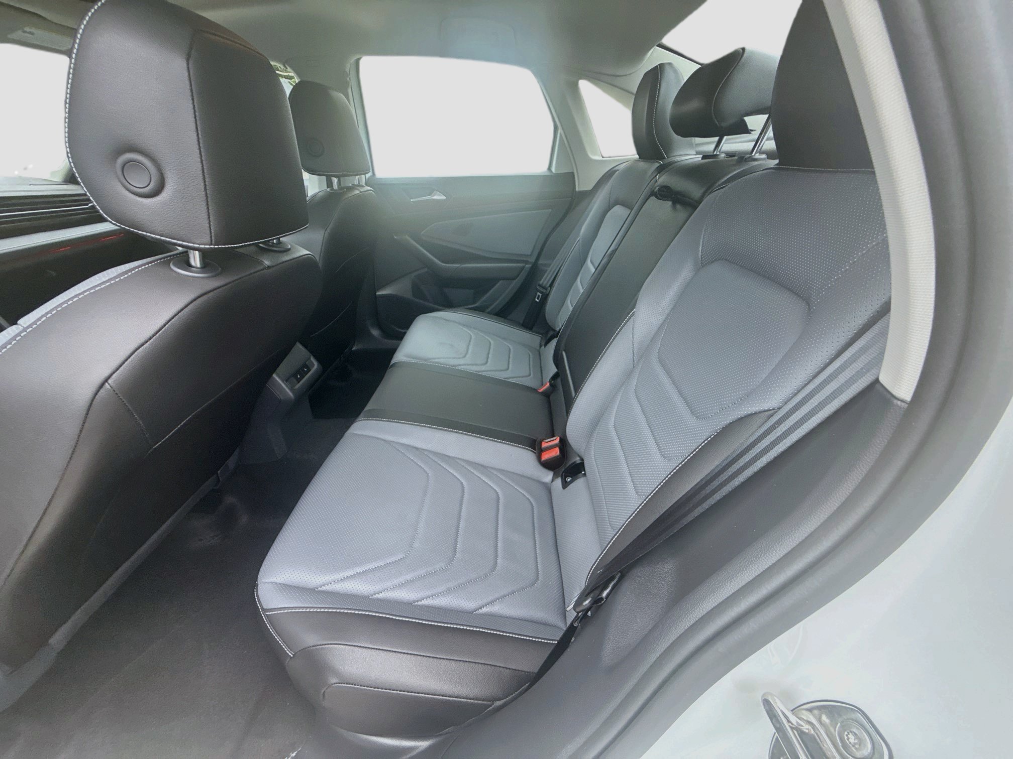 Used 2025 Volkswagen Jetta SEL FWD image 23