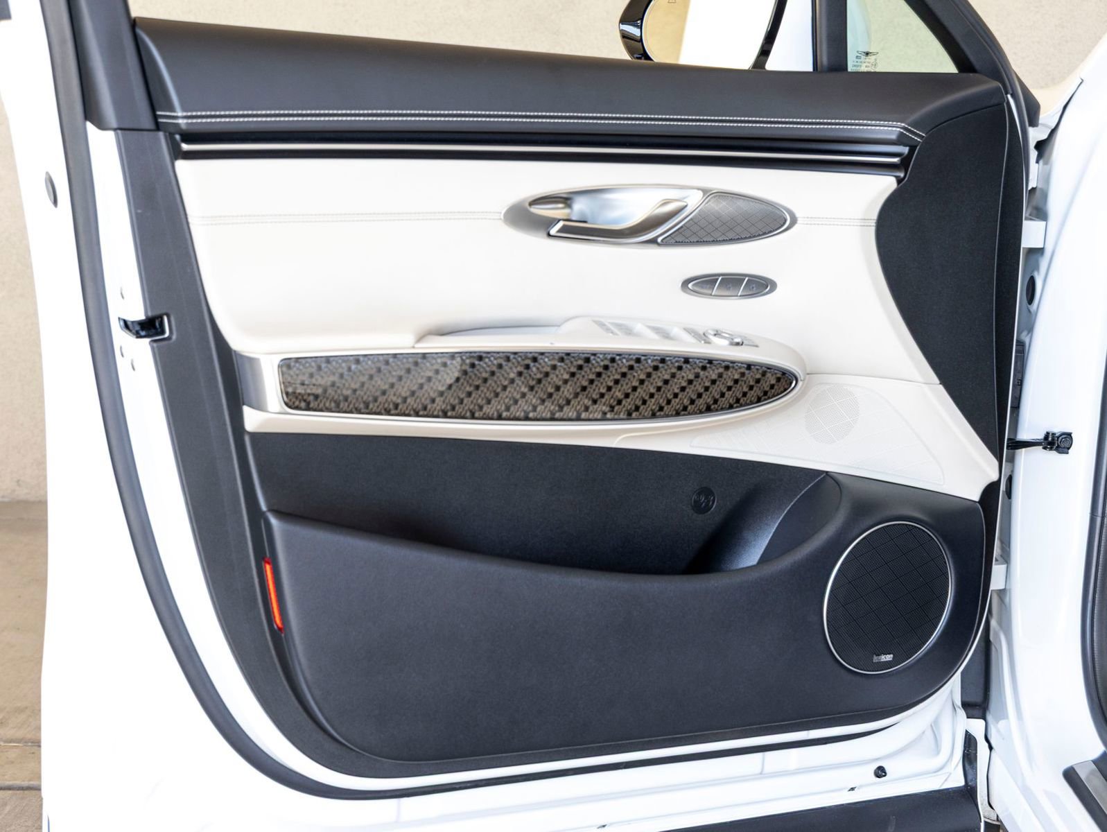 Used 2023 Genesis GV70 3.5T Sport w/ Sport Prestige Package image 14