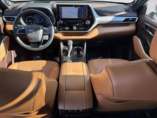 Used 2021 Toyota Highlander Platinum image 25