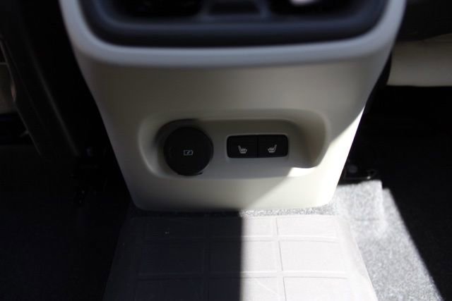 Used 2023 Volvo XC40 B5 Ultimate w/ Climate Package AWD/4WD image 25