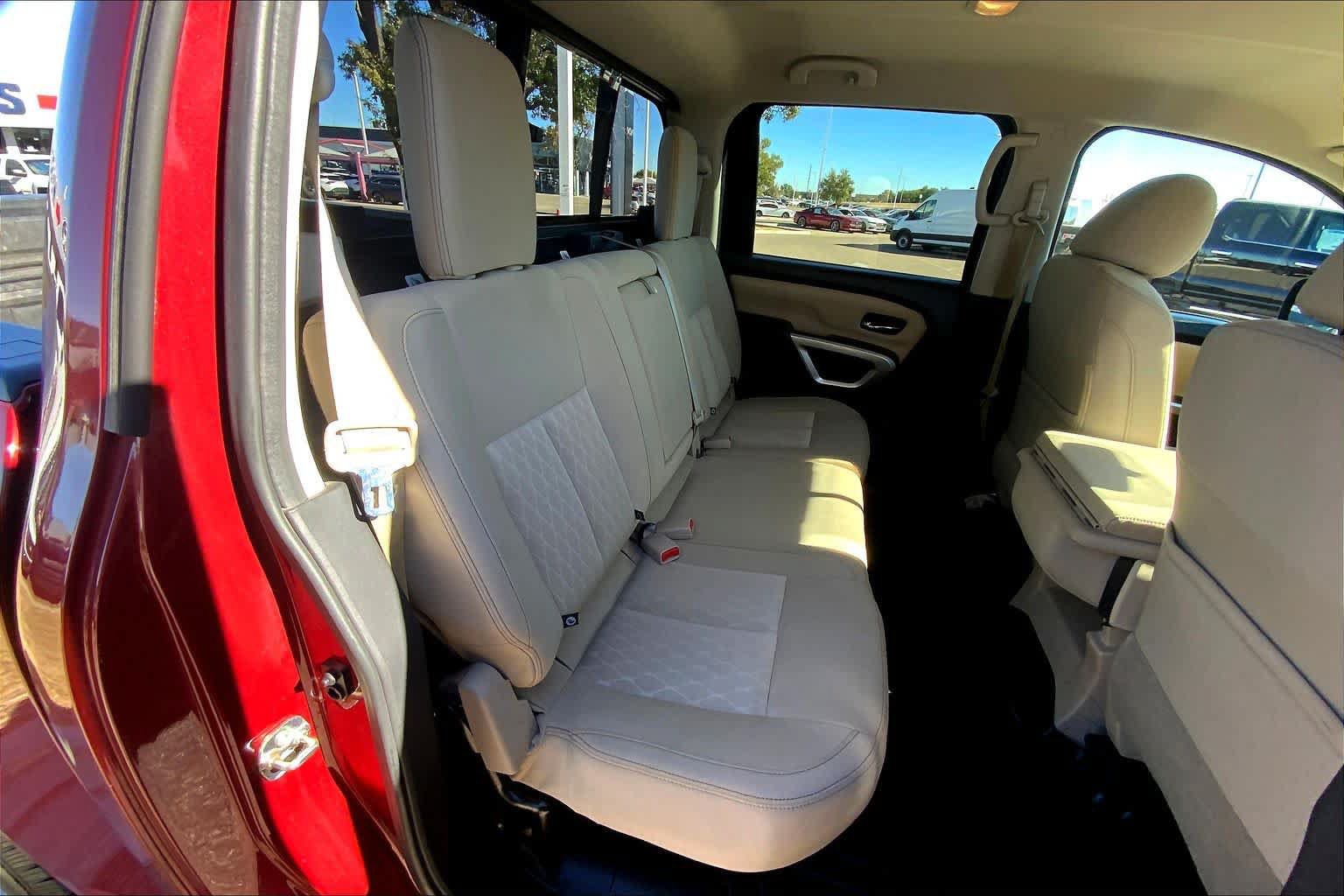 Used 2017 Nissan Titan SV RWD image 20