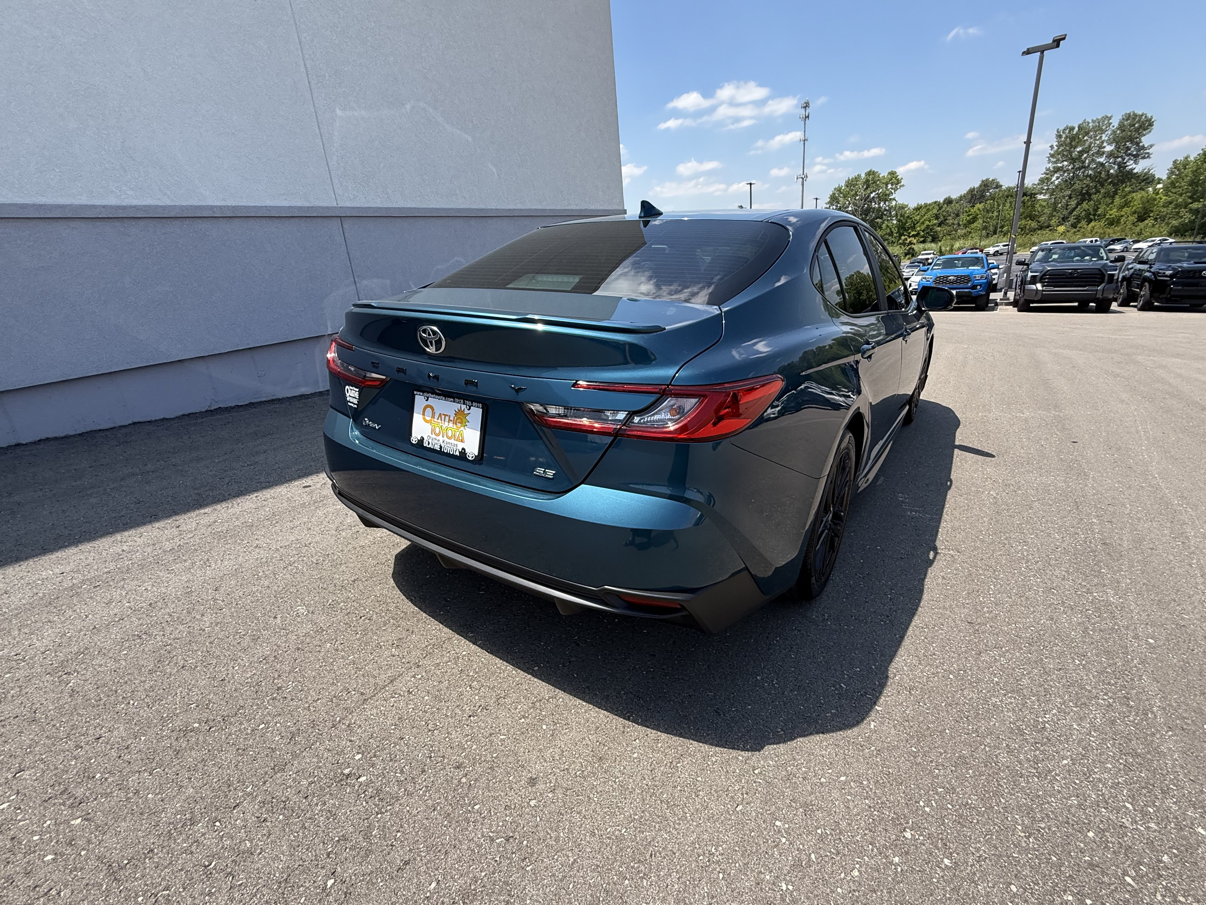 Used 2025 Toyota Camry SE w/ Multimedia Upgrade Package FWD image 13
