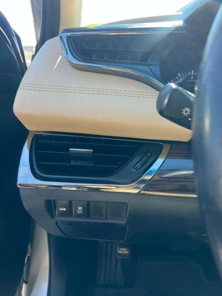 Used 2015 Toyota Avalon XLE FWD image 17