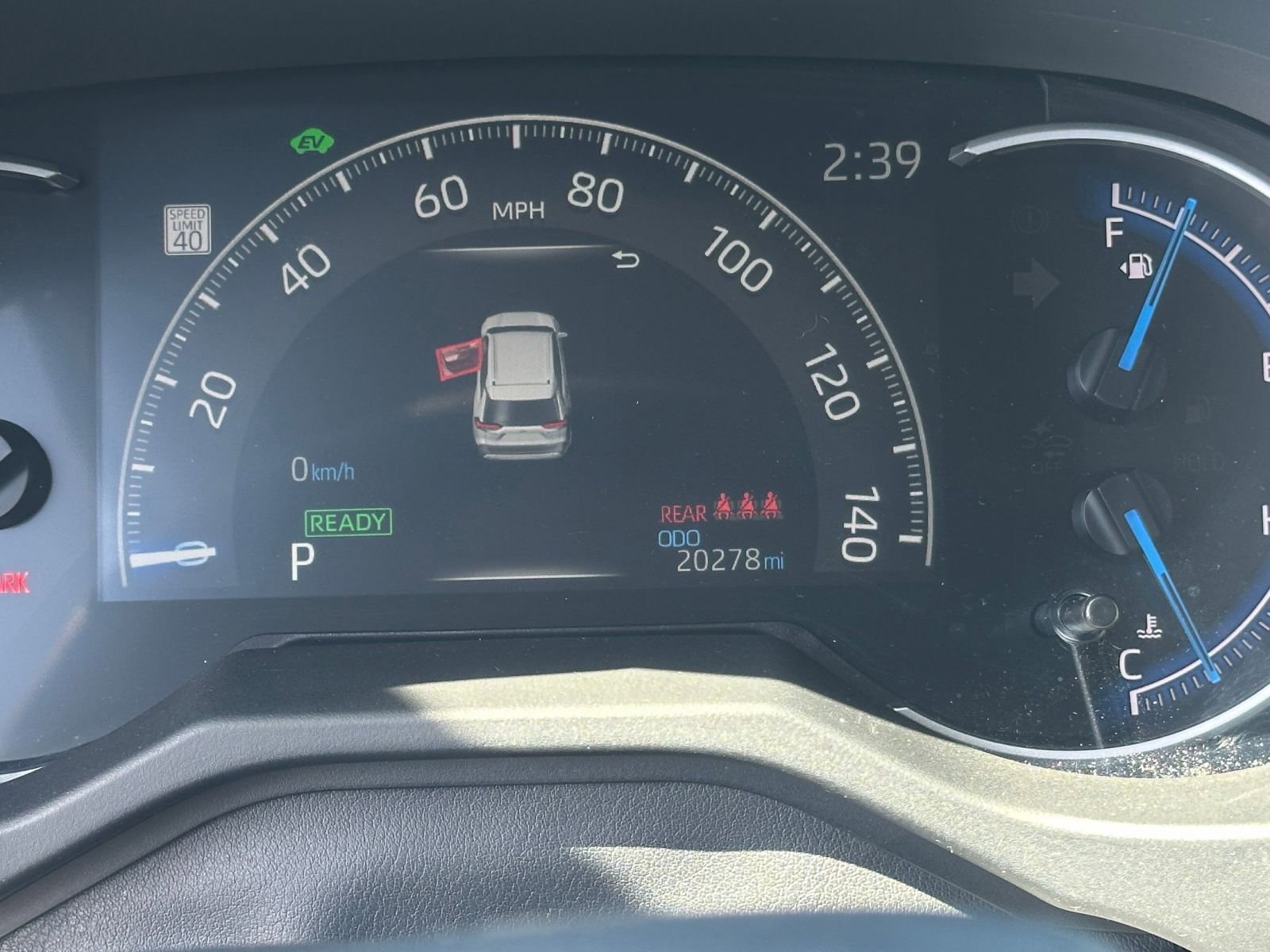 Used 2025 Toyota RAV4 LE AWD/4WD image 39