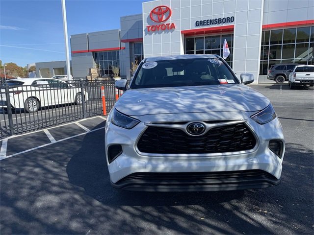 Certified 2023 Toyota Highlander L image 3