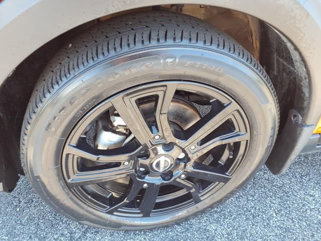 Used 2023 Nissan Kicks SR w/ SR Premium Package FWD image 9