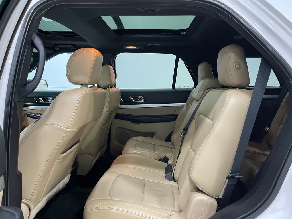 Used 2016 Ford Explorer XLT w/ Equipment Group 202A image 31