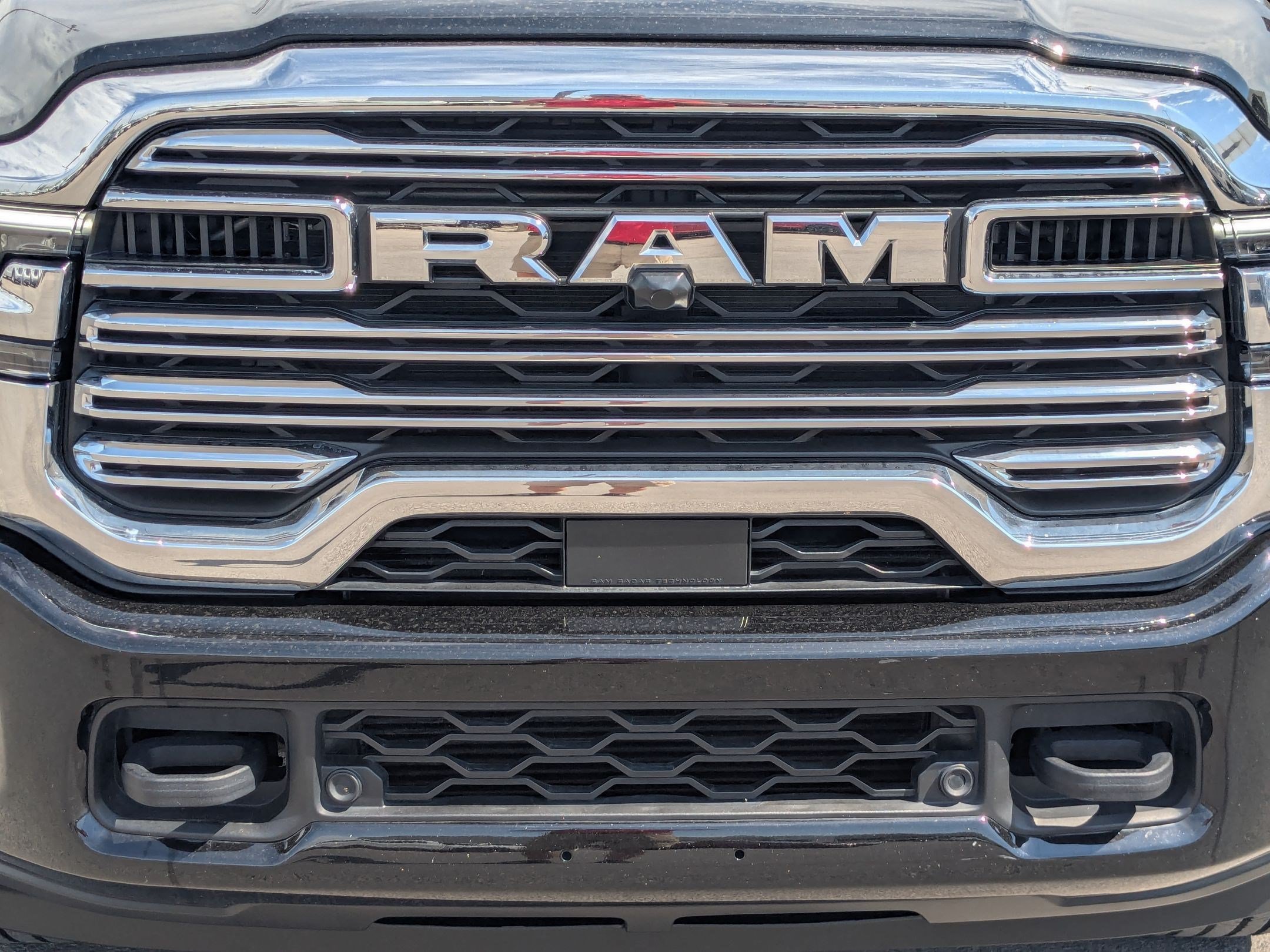 Used 2025 RAM 2500 Laramie AWD/4WD image 10