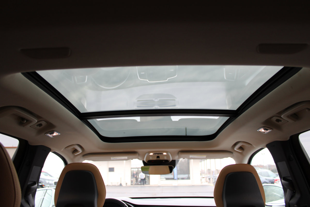 Used 2016 Volvo XC90 T6 Momentum w/ Momentum Plus Package image 37